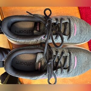 Adidas women’s Dark Grey Cloudfoam sneaker with pink stripes. Size 9 1/2.